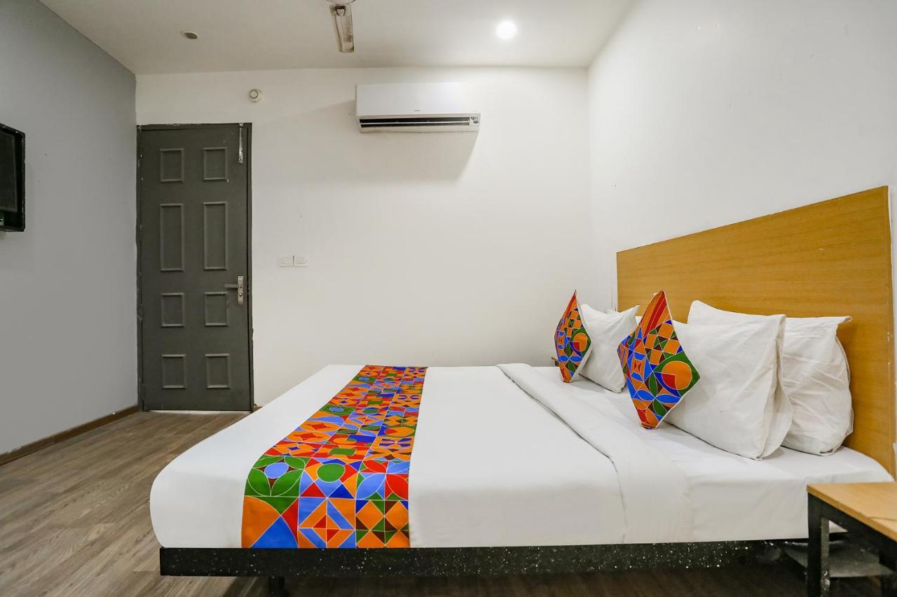 Fabhotel Vat - Meera Bagh Делі Екстер'єр фото
