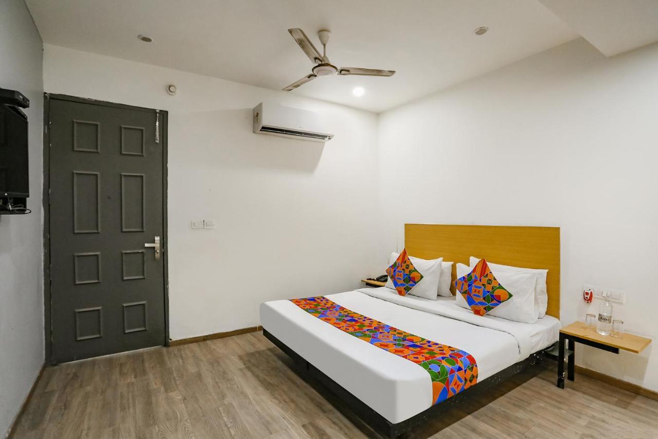 Fabhotel Vat - Meera Bagh Делі Екстер'єр фото