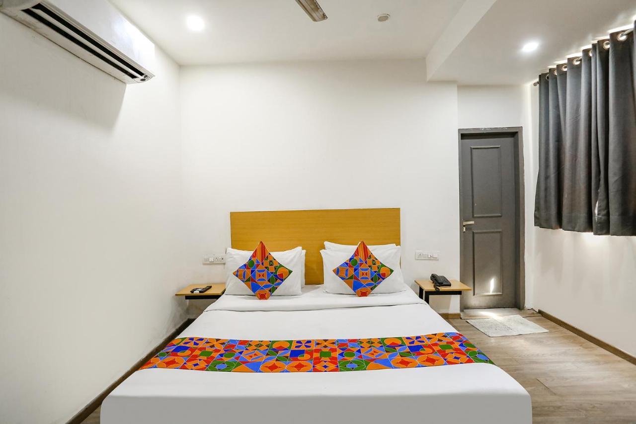 Fabhotel Vat - Meera Bagh Делі Екстер'єр фото