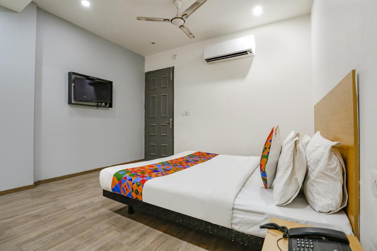 Fabhotel Vat - Meera Bagh Делі Екстер'єр фото