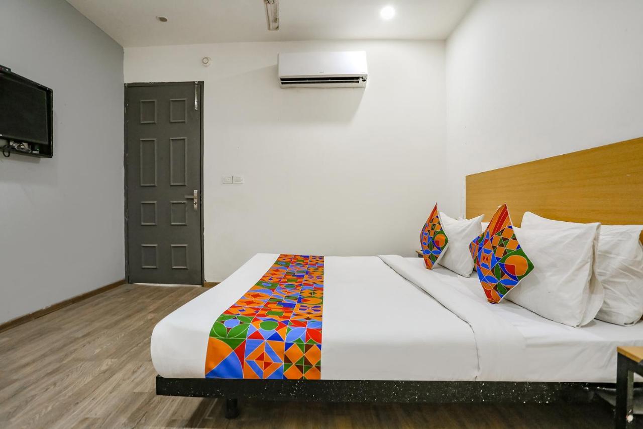 Fabhotel Vat - Meera Bagh Делі Екстер'єр фото
